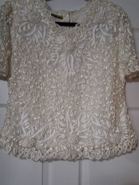 Collection B Ivory Floral Embroidered Short Sleeve Blouse. Sz L $28